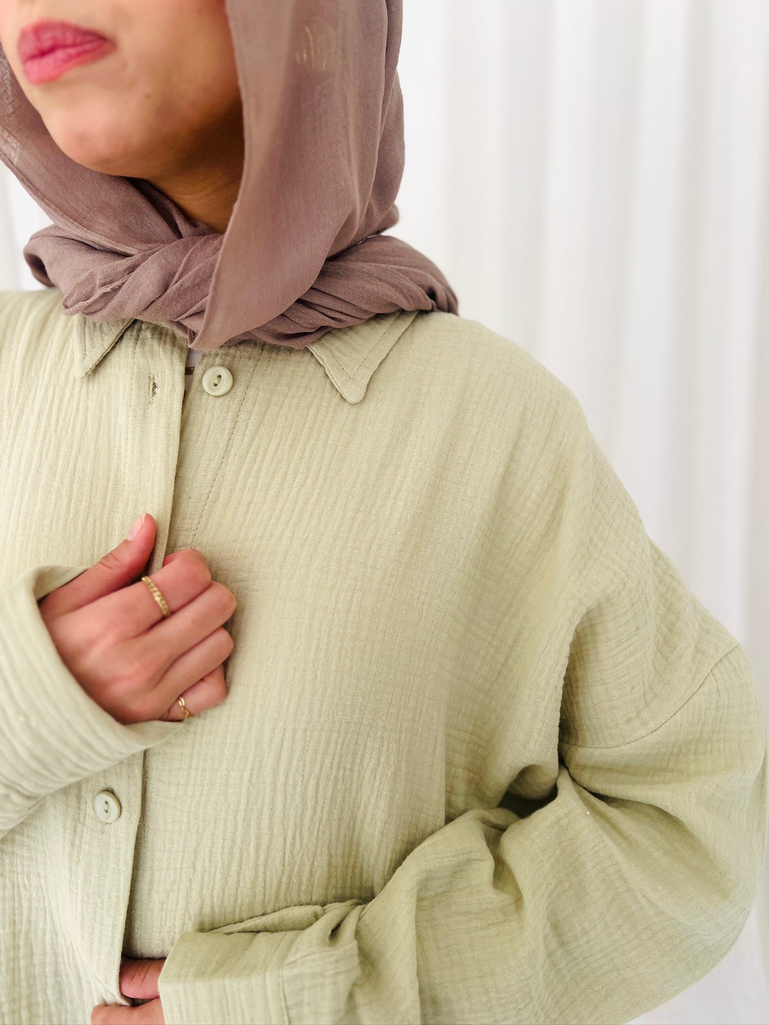 LUJAIN SHORTSHIRT IN PISTACHIO